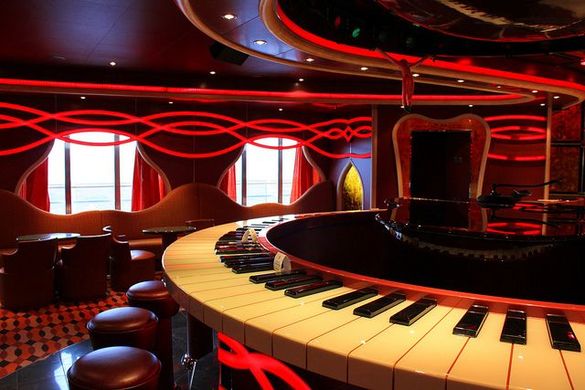 Carnival Dream Piano bar 2.jpg